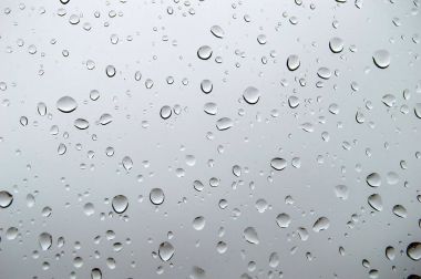 Cama düşen yağmur damlacıkları çok güzel