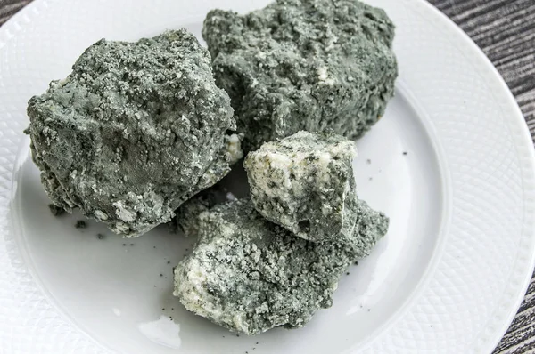 Küflü peynir, yeşil küflü peynir yemek iyidir, küflü peynir health.moldy peynir, yeşil küflü peyniri, Otlu peynir küflü Türkiye,