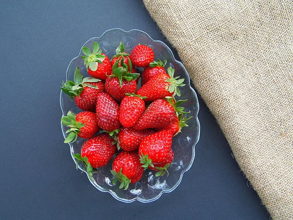 Temporada Fresas Plato Lleno Fruta Fresa Plato Fruta Fresa Lleno — Foto de Stock