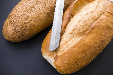 tam buğday ekmeği ve kepekli ekmek, tam buğday ekmeği, küçük bir köy ekmek,