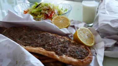 Et ve ekmek, hindi özel et ve ekmek, et pidesi,