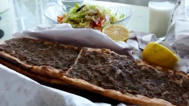 Et ve ekmek, hindi özel et ve ekmek, et pidesi,