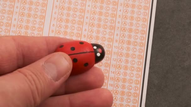 Coccinella Carta Esame Ottico Esame Fortuna — Video Stock