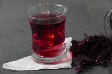 Şifalı bitki çayı yapmak için kurutulmuş amber çiçeği.,