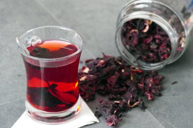 Şifalı bitki çayı yapmak için kurutulmuş amber çiçeği.,
