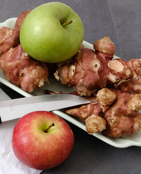 Alcachofa Jerusalén Manzanas Verdes Rojas Pisos Madera — Foto de Stock