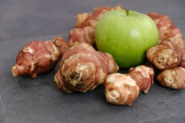 Plato Lleno Alcachofa Jerusalén Manzanas Verdes Rojas Alimentos Recomendados Para — Foto de Stock