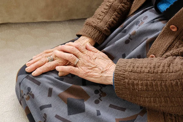 Szegény Öregember Szerelemre Vár Nagyon Öreg Emberi Kéz Vénákkal — Stock Fotó