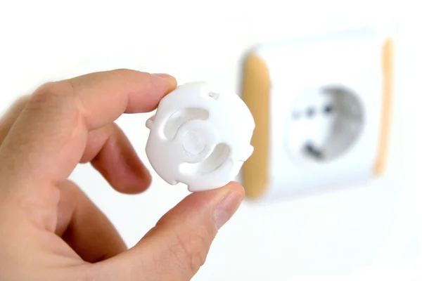 Elektrik prizleri için çocuk koruma aygıtı,