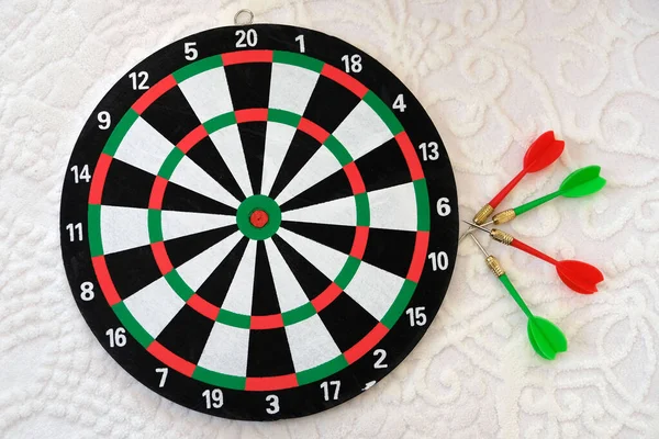 Dartboard Dart Arrows Standing Black Groundbdart Arrow Stuck Dart Board — Stock Photo, Image