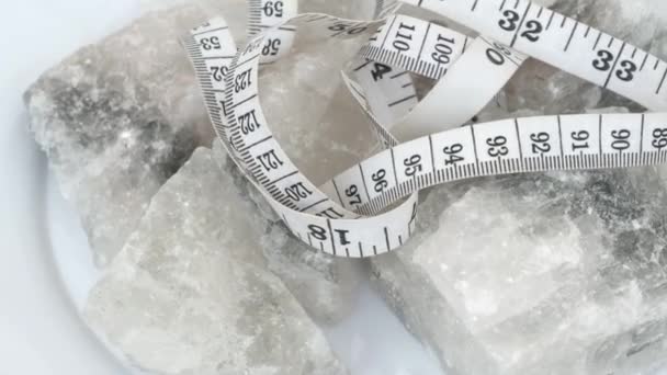 塩と重量の増加 大量の塩とテープの測定 — ストック動画