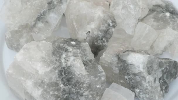 Naturligt Bergssalt Saltbitar Montern Roterande 360 Grader Naturliga Saltfragment Närbild — Stockvideo