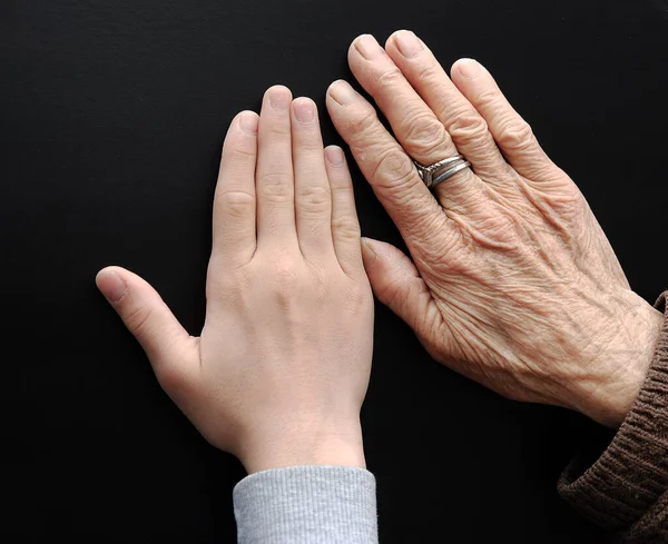 Covidien Vírus Egy Idős Emberi Kéz — Stock Fotó