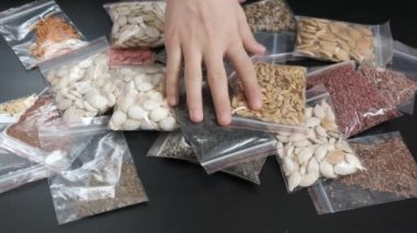 Organik tohumlar, bitkilere ve sebze tohumlarına hazır geniş bir yelpazede,