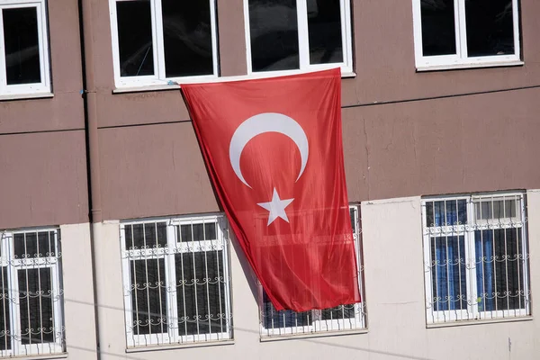 Pendurado Feriado Nacional Bandeira Turca Janela Escola — Fotografia de Stock