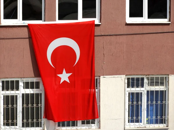 Bendera Turkish Melambai Dari Jendela Sekolah Liburan Umum Dan Bendera — Stok Foto