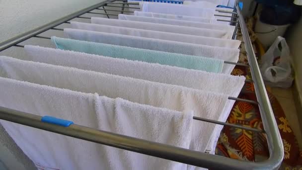 Suszenie Ręczników Balkonie Suszenie Prania Zewnątrz — Wideo stockowe