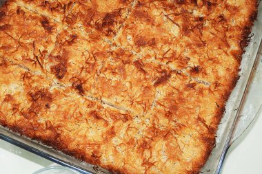 Buğday tatlısı ramazanda doğranır, kızartılmış buğday ezmesi yapılır.,