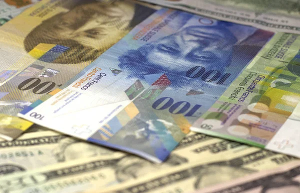 돈 배경 미국 달러, 유로, 스위스 프랑. — 스톡 사진