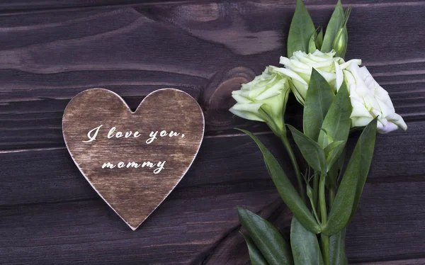 Cartão de Dia da Mãe com texto Eu te amo mamãe . — Fotografia de Stock