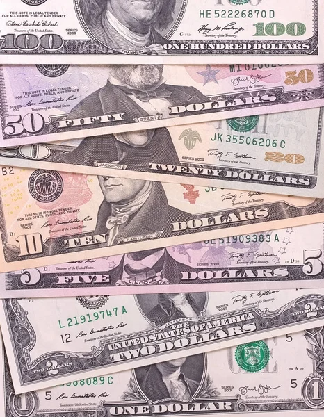 Notas de dólares americanos de diferentes denominações fundo abstrato . — Fotografia de Stock