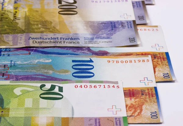 Svájci frank pénzt elszigetelt fehér background. — Stock Fotó