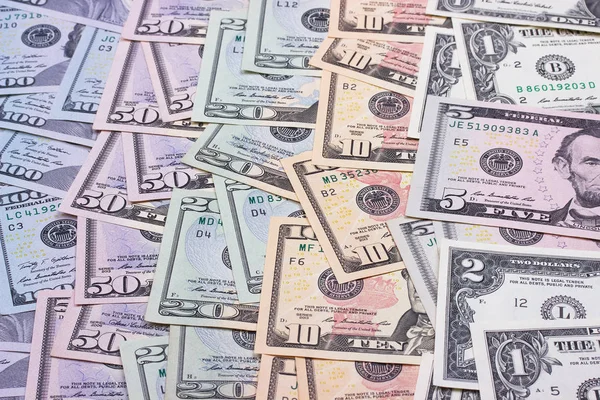 Dinero abstracto nos fondo dólares de diferentes denominaciones . —  Fotos de Stock