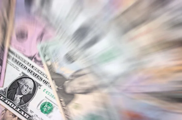 Amerikanischer Dollar verschiedener Stückelungen blauer Hintergrund. — Stockfoto