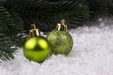 Snowlakes ve Noel topları ile Noel dekorasyon.