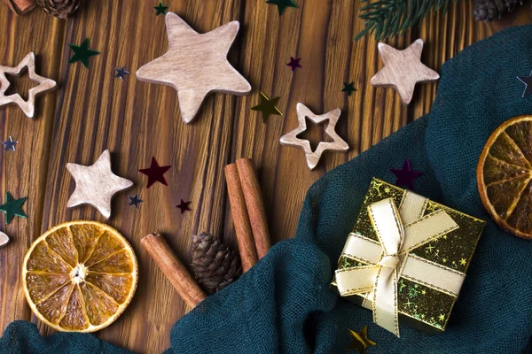 Navidad fondo regalo estrella, abeto canela naranja . — Foto de Stock