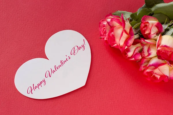 Valentinstag Grußkarte mit Rosen Herzen und Schriftzug. — Stockfoto