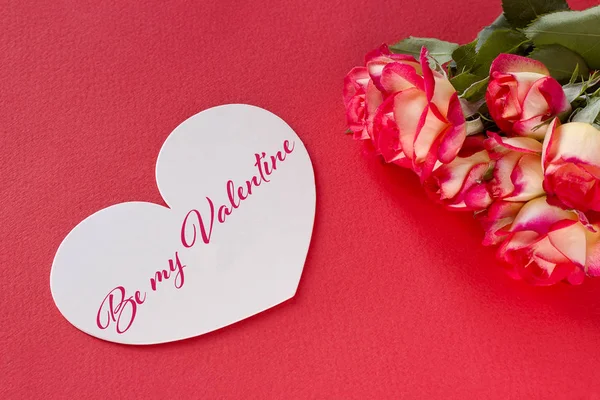 Valentinstag Grußkarte mit Rosen Herzen und Schriftzug. — Stockfoto