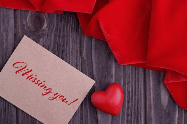 Ημέρα του Αγίου Βαλεντίνου ευχετήριες κάρτες με κόκκινη καρδιά και γράμματα. — Φωτογραφία Αρχείου