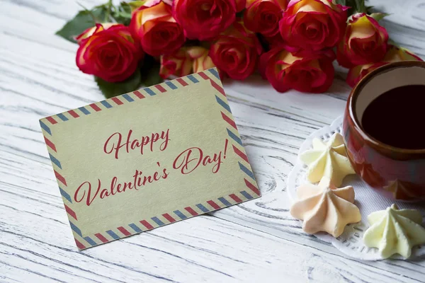 Biglietto di auguri per San Valentino con tazzina di caffè rose e scritte . — Foto Stock