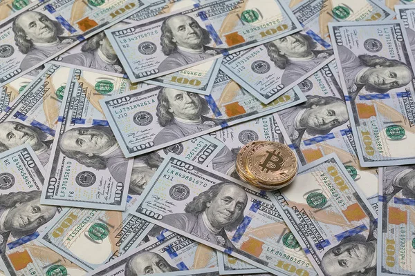 百ドルの抽象的な背景金色 bitcoin。暗号通貨. — ストック写真