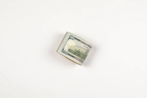 미국의 스택 흰색 배경에 고립 된 100 달러. — 스톡 사진