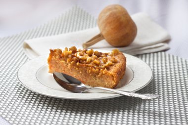 Ceviz ile kabak pasta parçası 