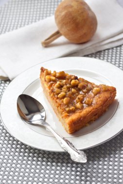 Ceviz ile kabak pasta parçası 