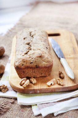 ceviz ve Bitter çikolata Muzlu Kek