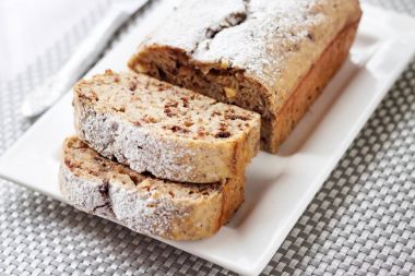 ceviz ve Bitter çikolata Muzlu Kek