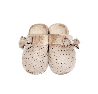 Beyaz arka plan üzerinde izole bej ev terlik 