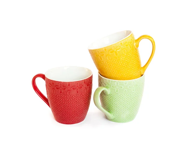 Tasses colorées isolées sur fond blanc — Photo