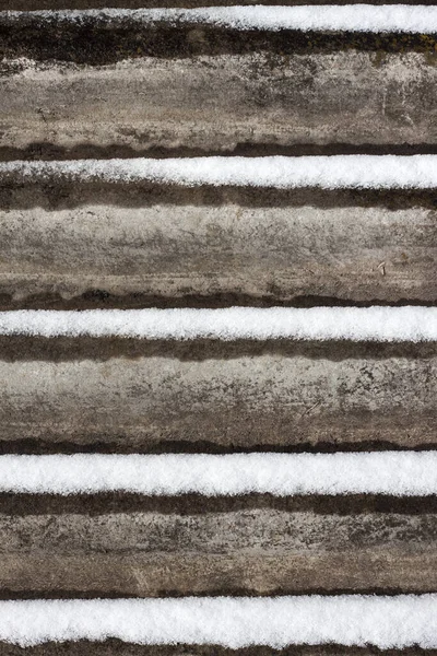 Ardósia fundo com neve deitada sobre ele — Fotografia de Stock