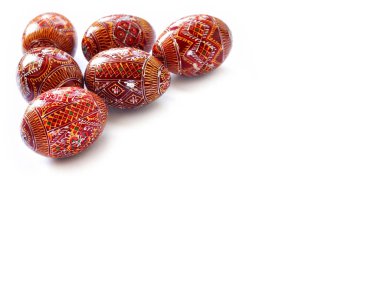Pysanky - Ukrayna geleneksel paskalya yumurtalarını beyaz arka planda boyadı. Boşluğu kopyala