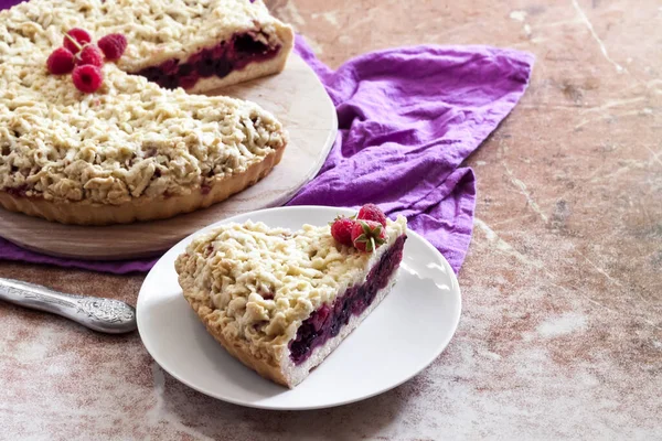 Homemade Berry Shortcrust Pie Crumble Wooden Board Purple Cloth Copy — Stock Photo, Image