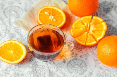 Narenciye ve siyah çay sabah için