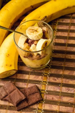 taze meyve. Muz smoothies için dilimlenmiş