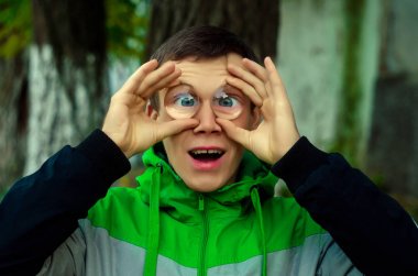 sürpriz, büyük gözler, iki lens, süper bir ruh hali, iyi duygular