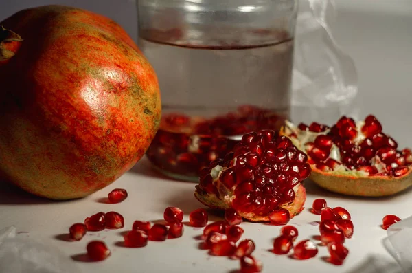 Garnet é o elixir da juventude, saúde e beleza — Fotografia de Stock