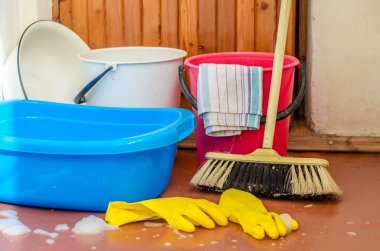 toz ofiste ve evde temizlik